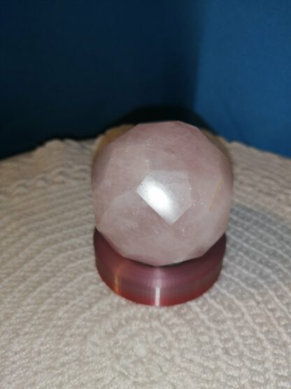 Quartz Rose Sphère facettée – Image 2