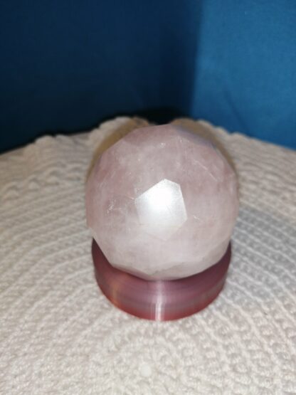 Quartz Rose Sphère facettée – Image 3