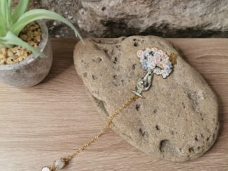 Pierre de Lune et son bouquet marque-pages